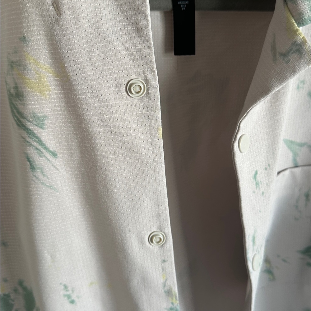 lululemon athletica Airing Easy Camp Collar Shirt  Snap Closure Size Medium - Picture 5 of 9